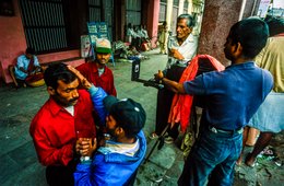Appareil-à-boîte;-Delhi;-Inde;-Kaleidos;-Kaleidos-images;-La-parole-à-limage;-Métier;-Photographe-de-rue;-Photographie;-Portrait;-Rue;-Shahjahanabad;-Stories-Pictures;-Tarek-Charara;-Vie-quotidienne;-Vieux-Delhi